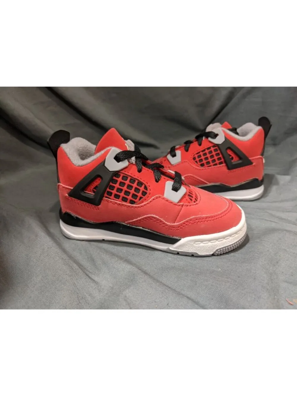 Nike Toddler Air Jordan Retro 4 Red and Black Size 5c NEW IN BOX